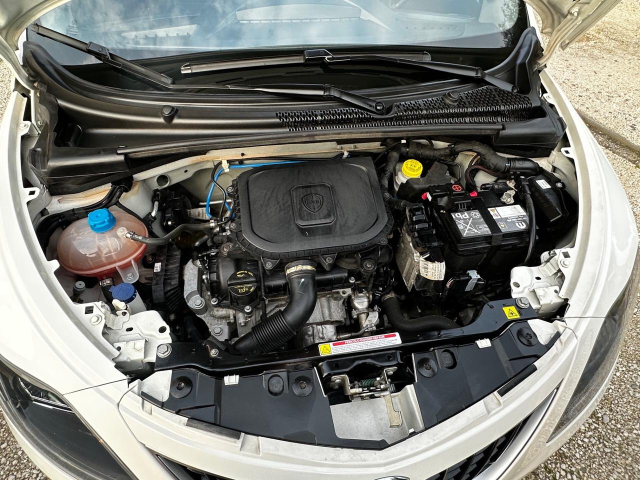 Lancia Ypsilon 1.0 FireFly 5 porte S&S Hybrid Platino