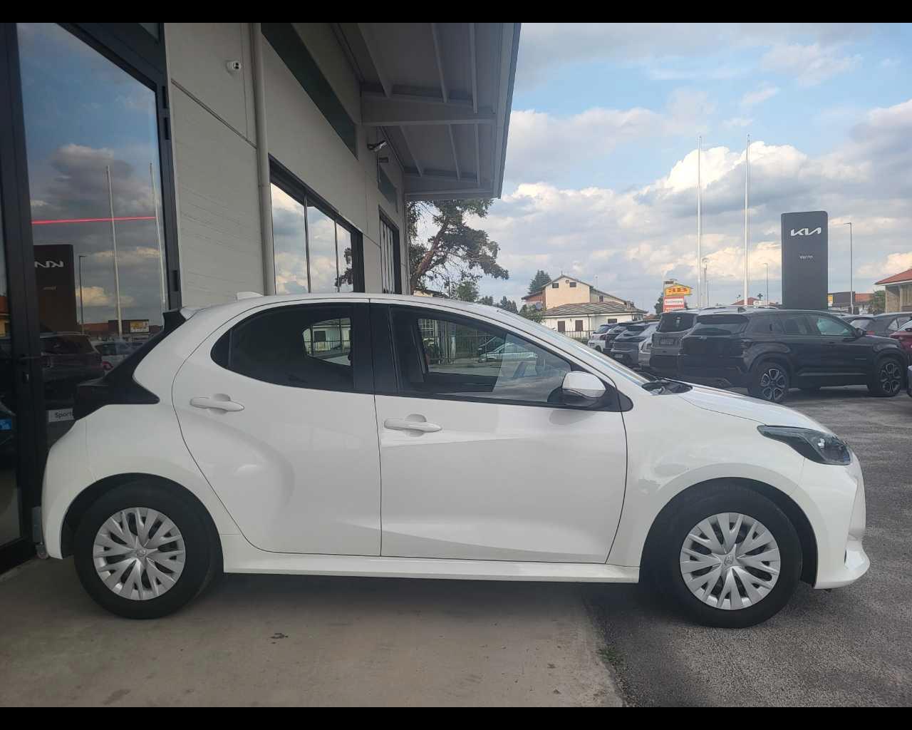 TOYOTA Yaris 1.0 Active