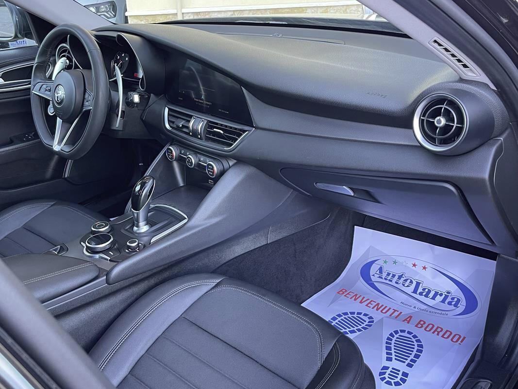 Alfa Romeo Giulia 2.2 Turbodiesel 190 CV AT8 B-Tech Blak Edition Pak esterno Veloce "Cerchi da 19°-Pinze Brembo gialle