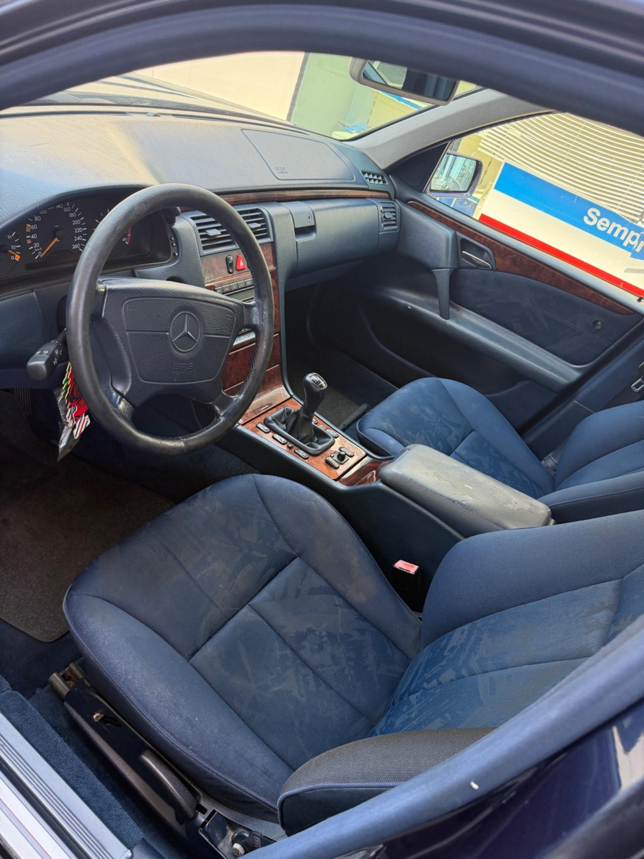 Mercedes-benz E 250 turbodiesel cat Elegance