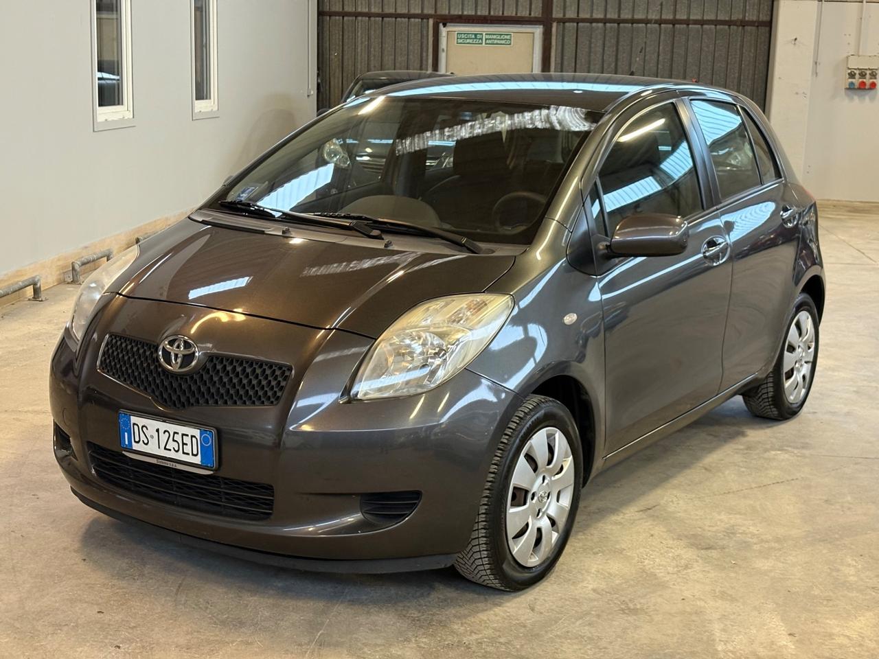 Toyota Yaris 1.0 5 porte Sol