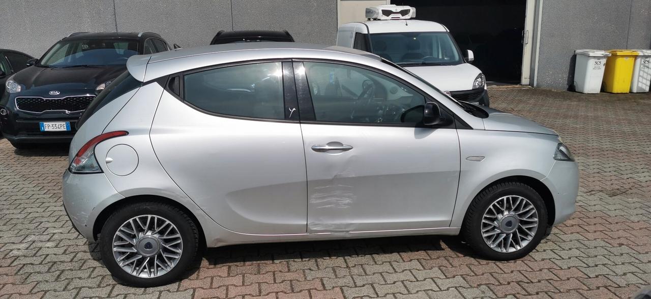 Lancia Ypsilon 0.9 TwinAir 85 CV 5 porte S&S DFN Gold