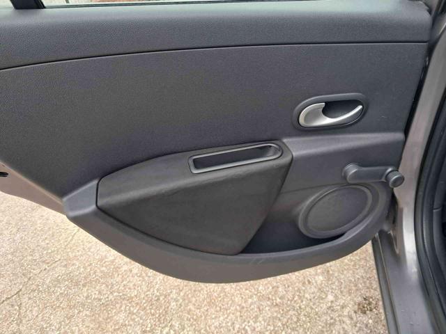 RENAULT Clio 1.2 16V 5 porte Luxe ok neopatentati