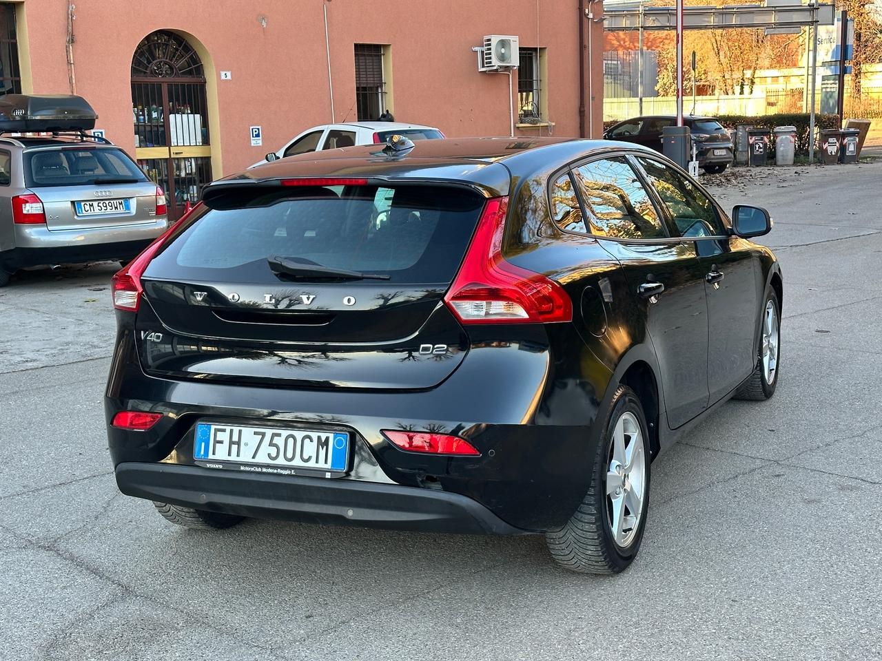 Volvo V40 D2 R-DESIGN MOMENTUM X NEOPATENTATI