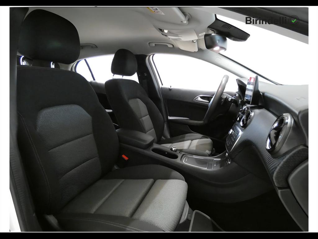 Mercedes-Benz GLA (X156) - GLA 200 d Automatic Business