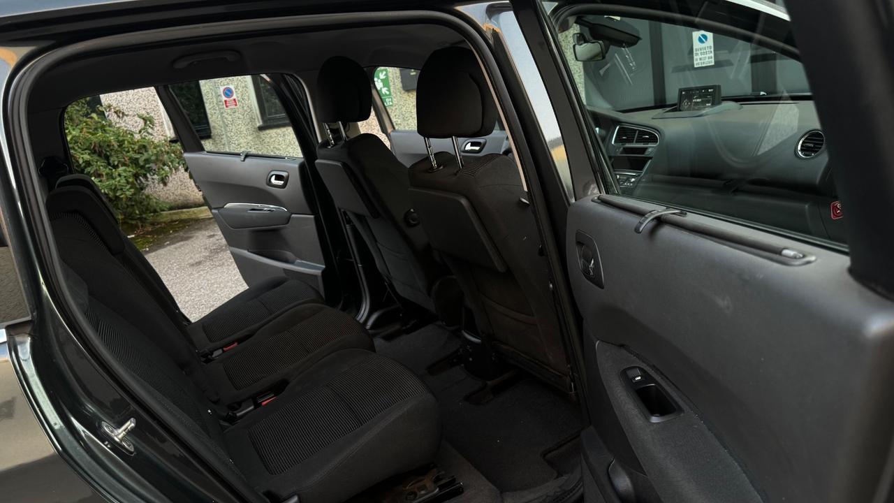 Peugeot 5008 1.6 HDi 115CV Active