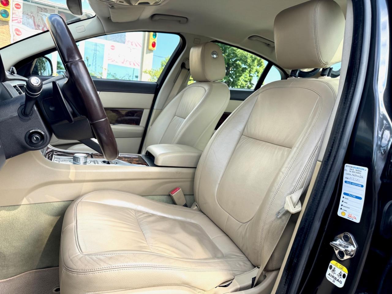 Jaguar XF 3.0 D V6 Luxury