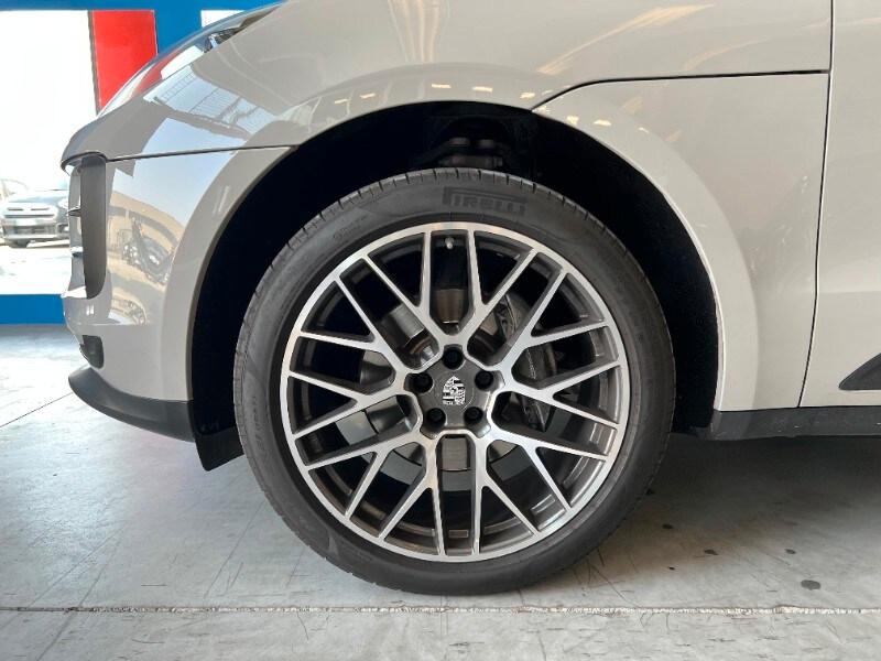 PORSCHE Macan 2.0