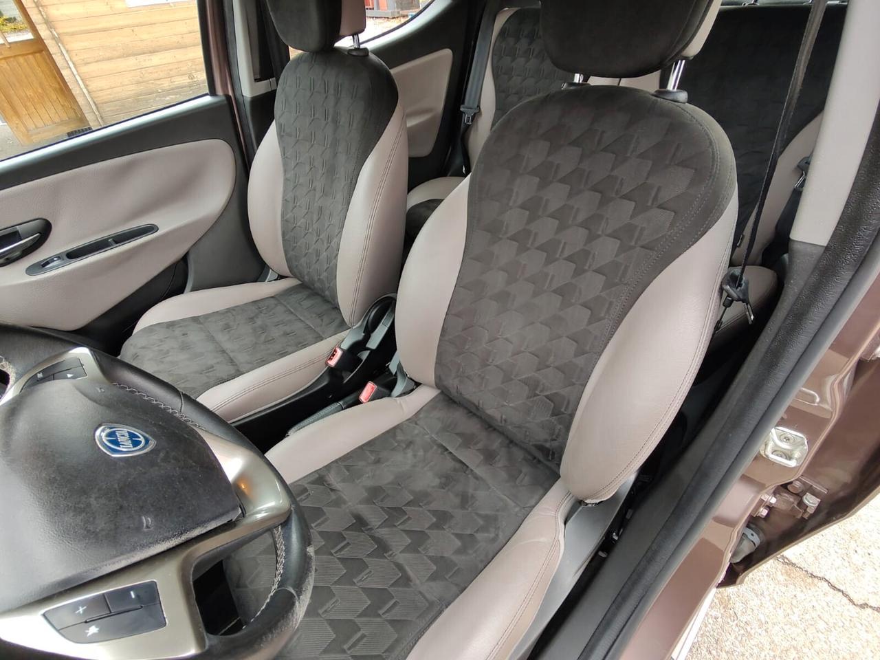 Lancia Ypsilon ELLE 5 PORTE, 1.2 8V 69CV, EURO 6B, OK NEOPATENTATI, GARANZIA L.12 MESI