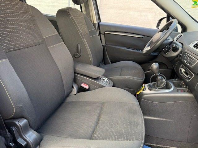 RENAULT Scenic 1.6 16V Dynamique 7POSTI