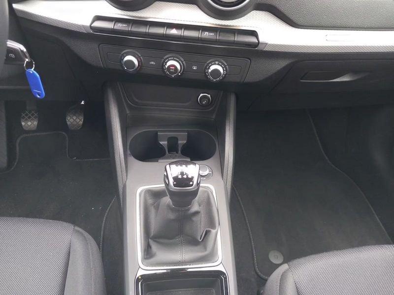 Audi Q2 Q2 30 TFSI Business Advanced LED PDC COCKPIT