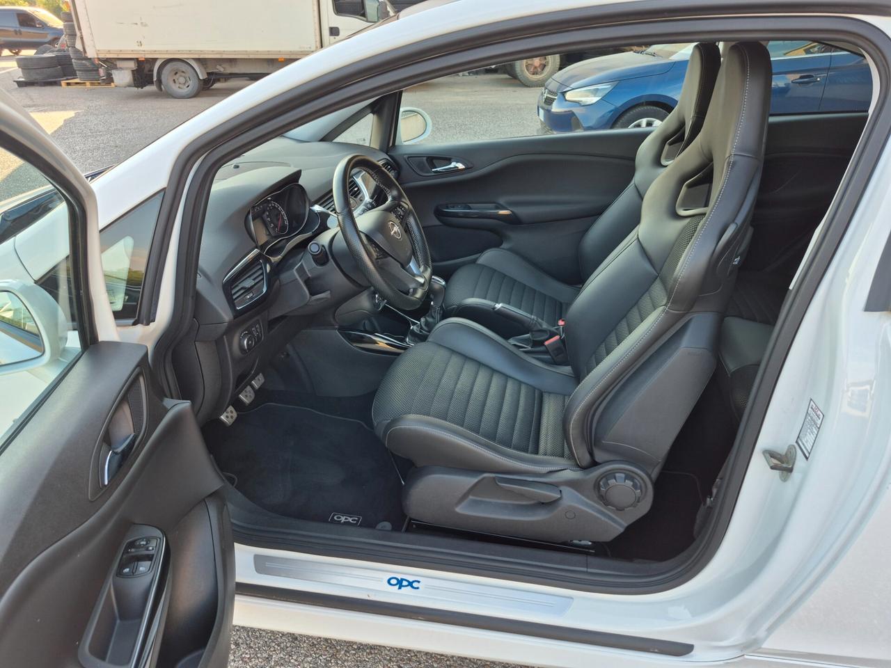 Opel Corsa 1.6 Turbo Coupé OPC