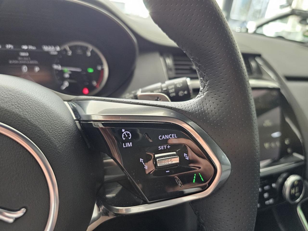 Jaguar E-Pace R-Dynamic SE Navi Camera Tetto C.20" LED BlackPack