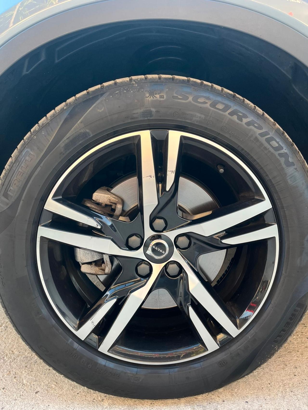 Volvo XC40 B3 automatico Plus Dark