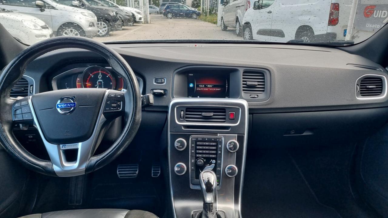 Volvo V60 D4 Geartronic R-design Momentum