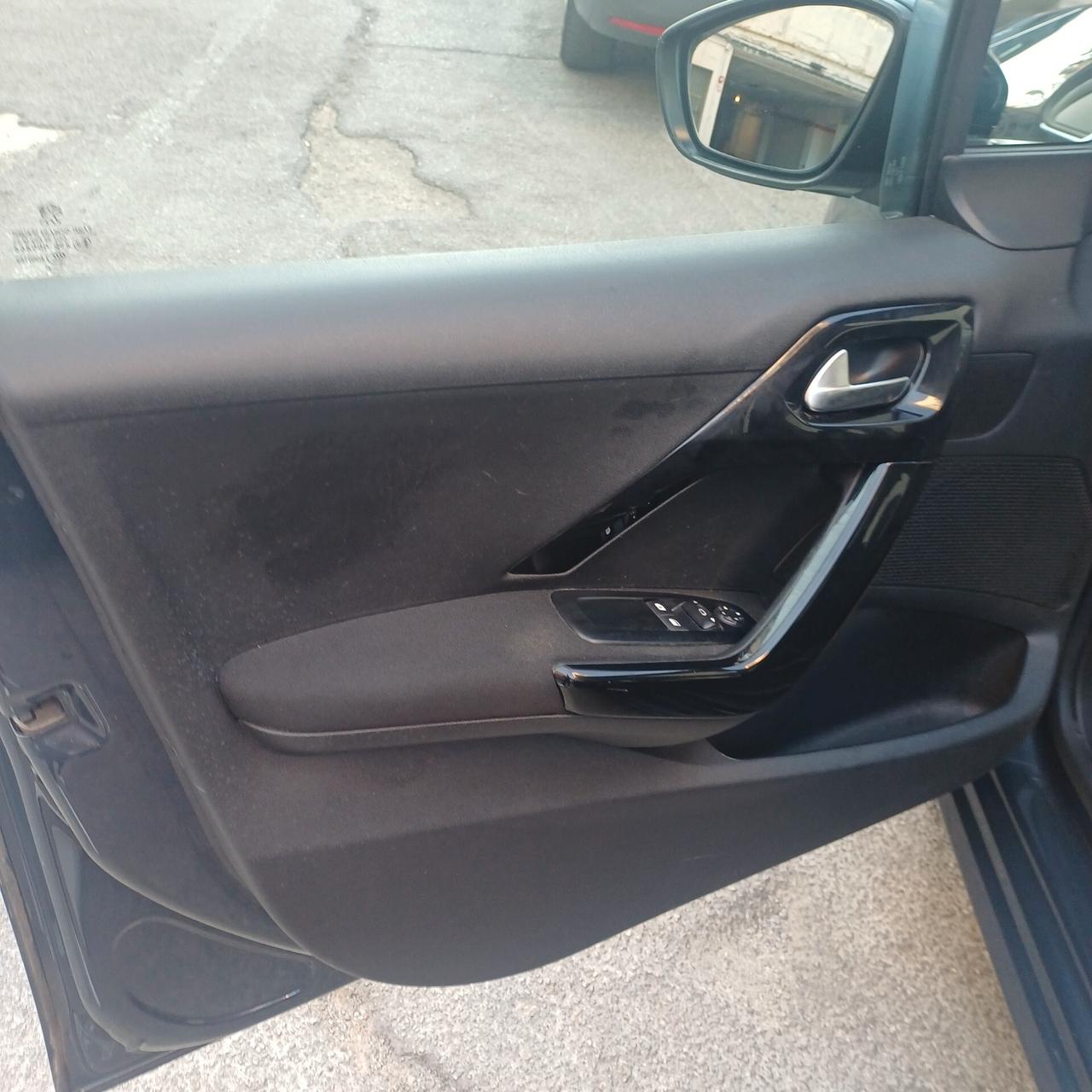 Peugeot 208 PureTech 82 5p. GPL Active