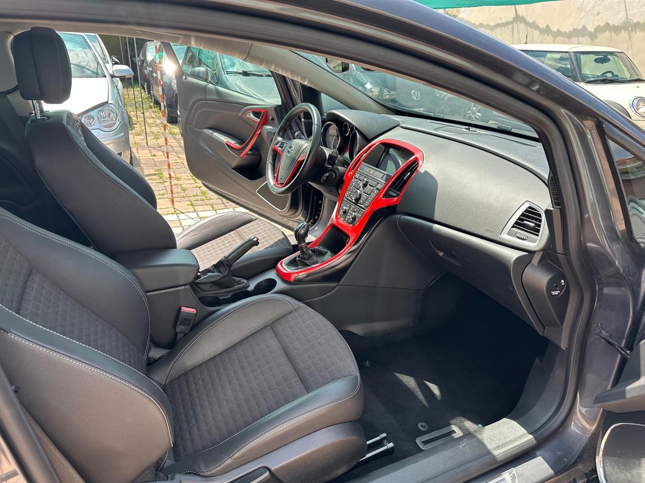 Opel Astra GTC 1.4 Turbo 140CV Cosmo