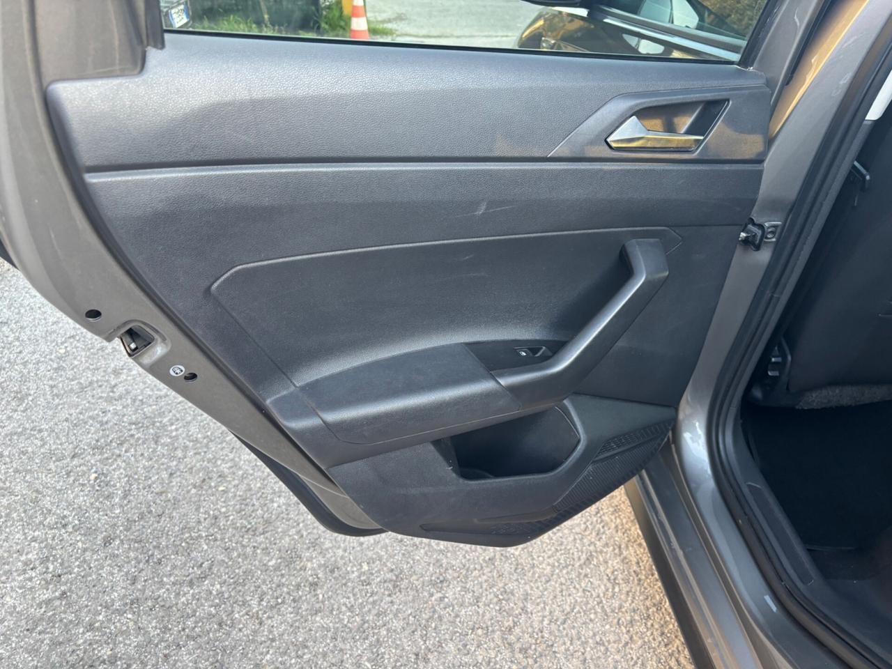 Volkswagen Polo 1.0 5p. R-Line OK NEOPATENTATI