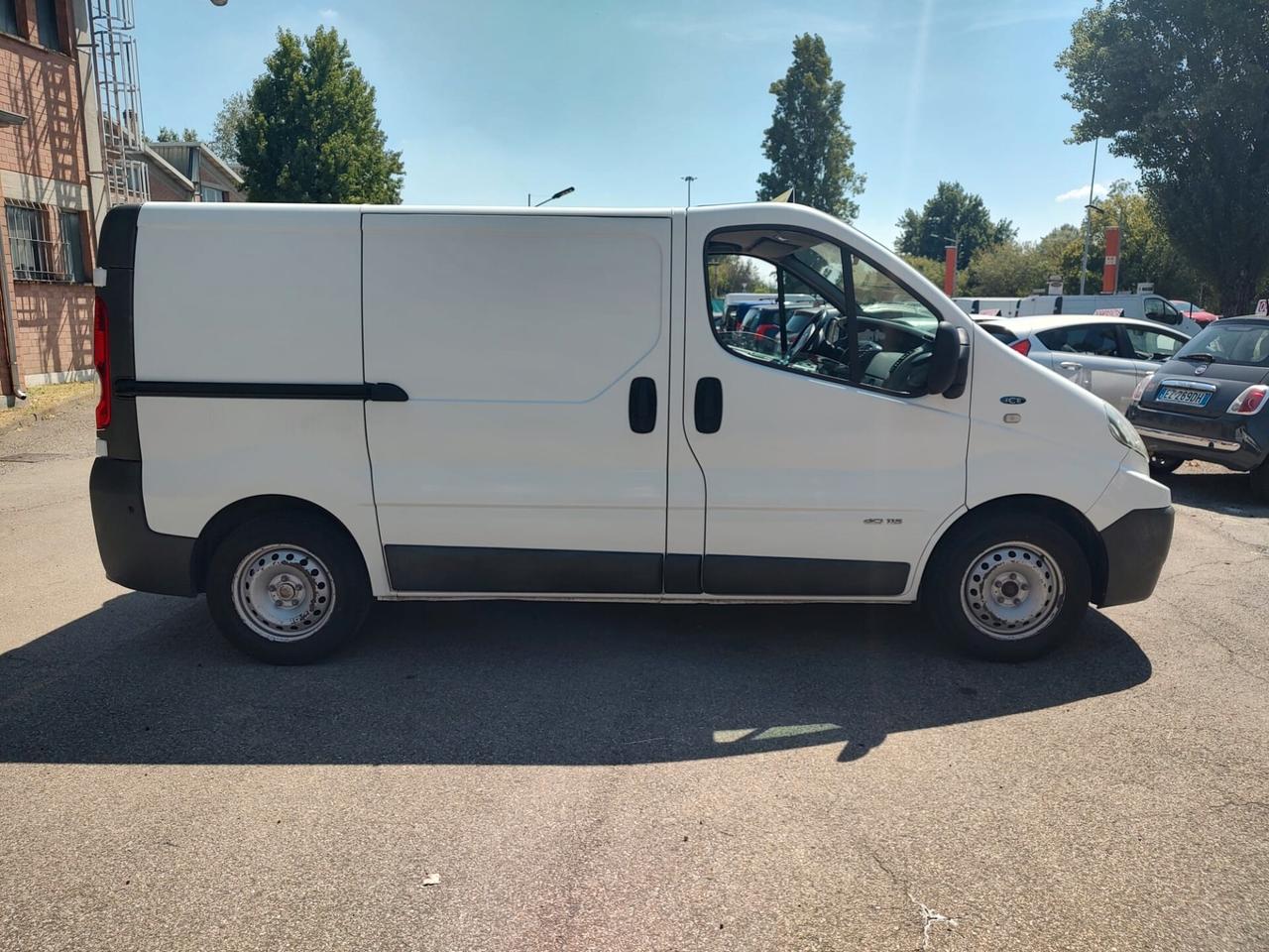 Renault Trafic T27 2.0 DCI 115 CV L1H1, OK NEOPATENTATI