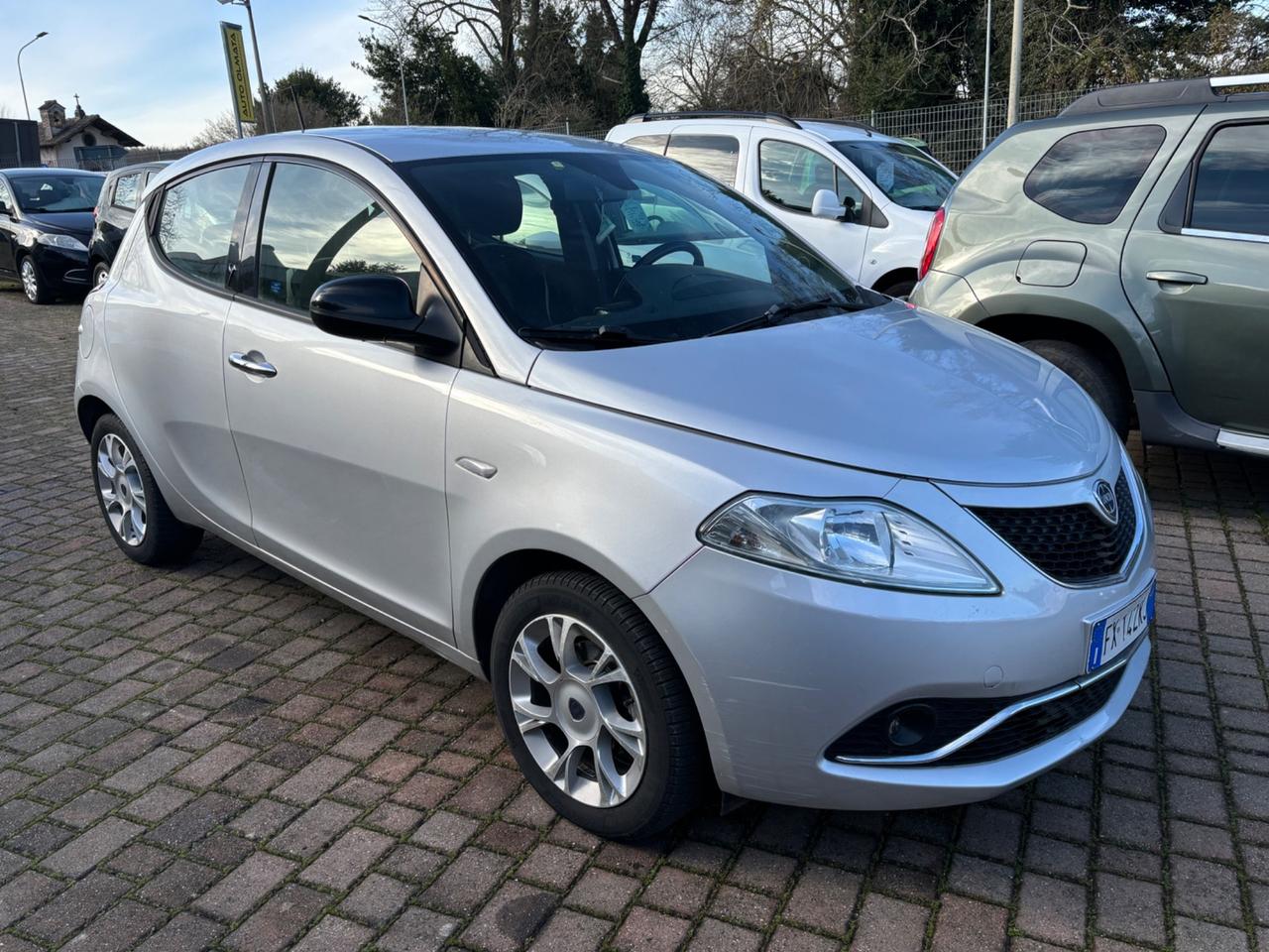Lancia Ypsilon 0.9 TwinAir 85 CV 5 porte S&S DFN Platinum