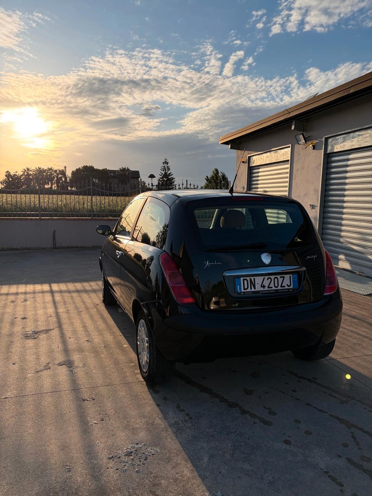 Lancia Ypsilon 1.3 MJT 75 CV Tetto Panoramico