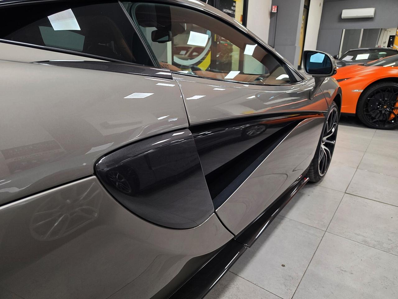 Mclaren 570S Coupe V8 3.8 570CV LUXURY PACK _ SERVICE BOOK COMPLETO MCLAREN UFFICIALE _ CERCHI 19" MSO (€8000) _ LIFT