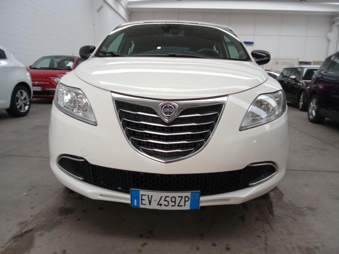 Lancia Ypsilon 1.2 69 CV . Neopatentati