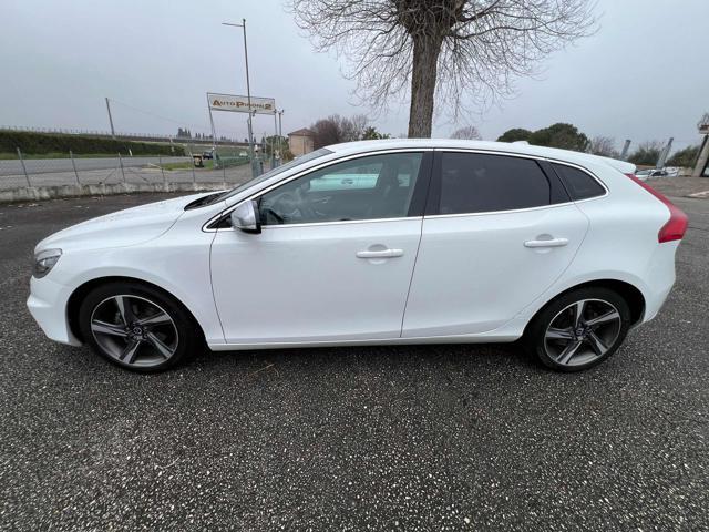 VOLVO V40 D2 1.6 R-design Momentum