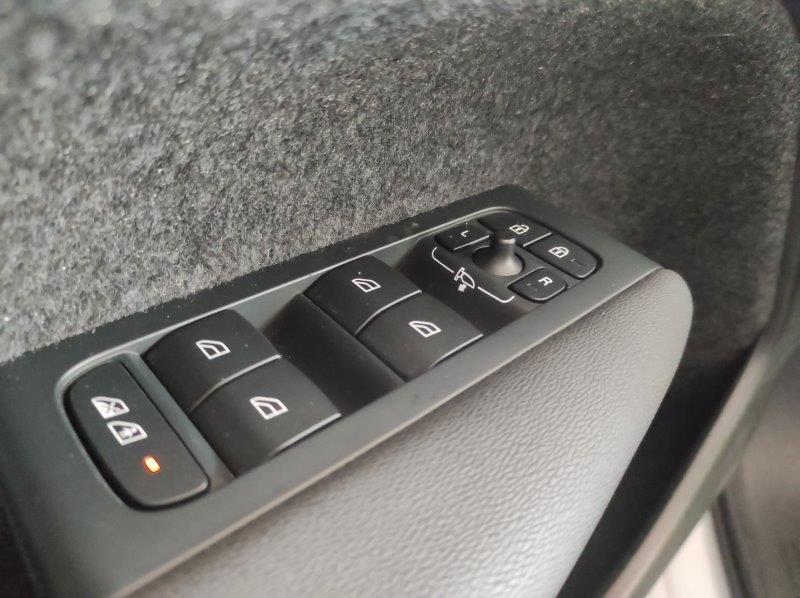 VOLVO XC40 (2017-->) - XC40 B3 automatico Essential