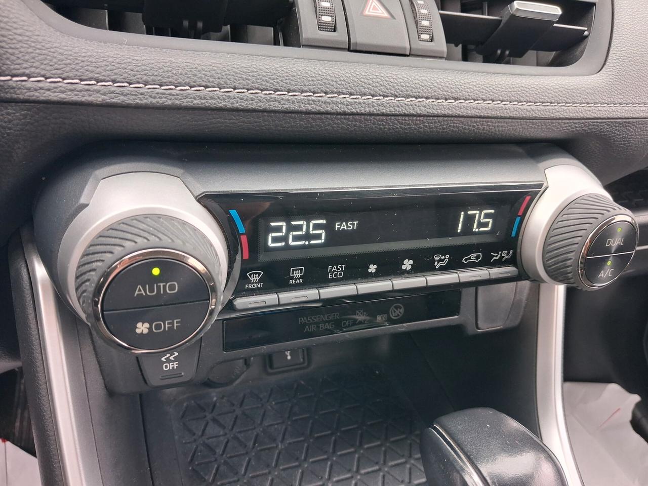 Toyota RAV 4 RAV4 E-CVT 2WD Active