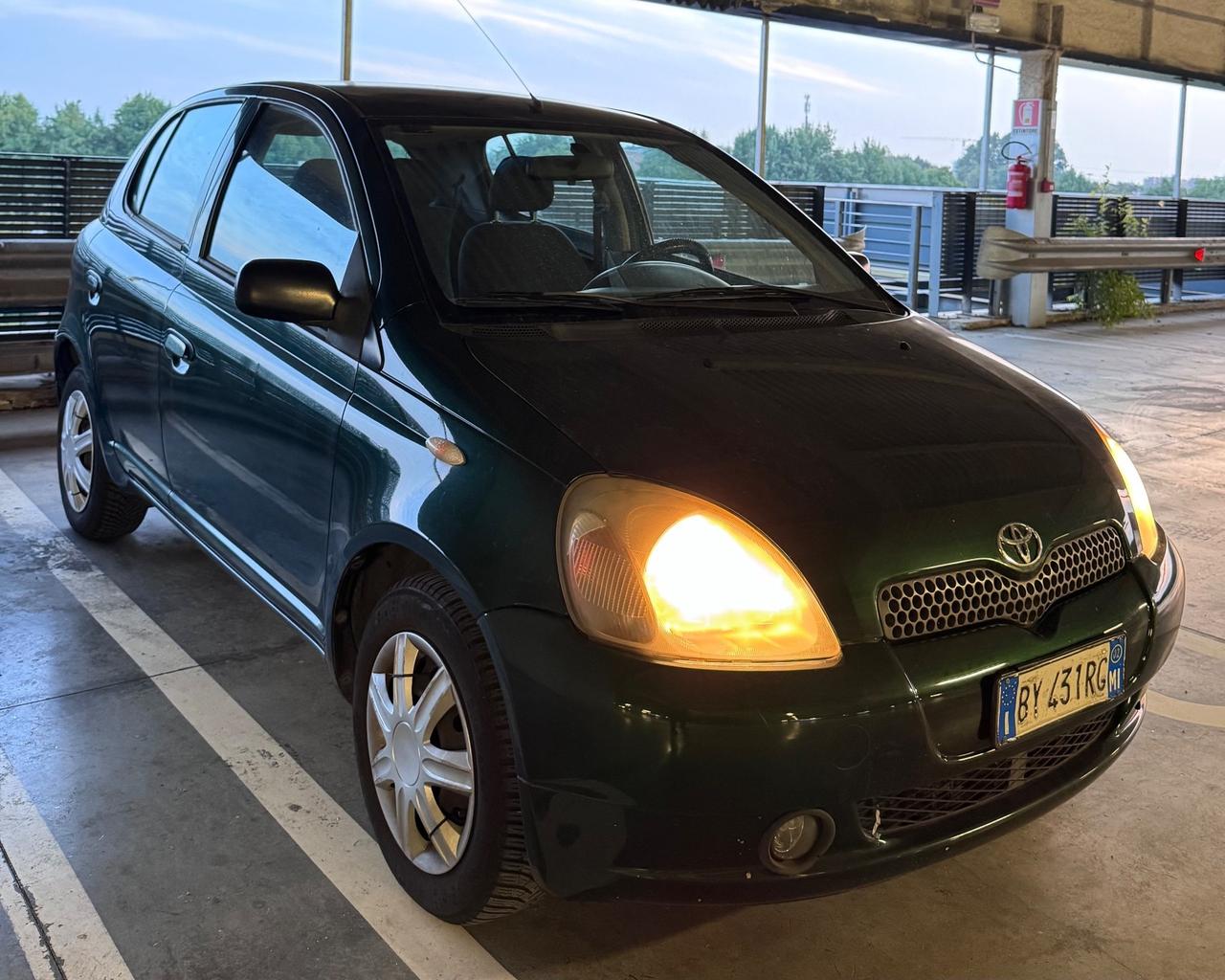 Toyota Yaris 1.3i 16V cat 5 porte Luna