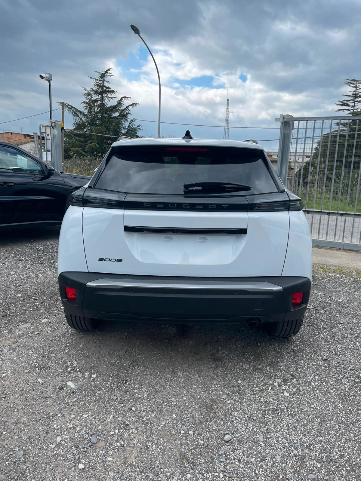 Peugeot 2008 1.2 allure benzina 100cv Nuova di Fabbrica