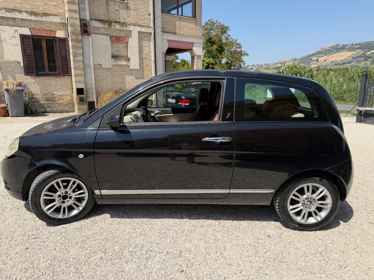 Lancia Ypsilon 1.3 MJT 90 CV Platino