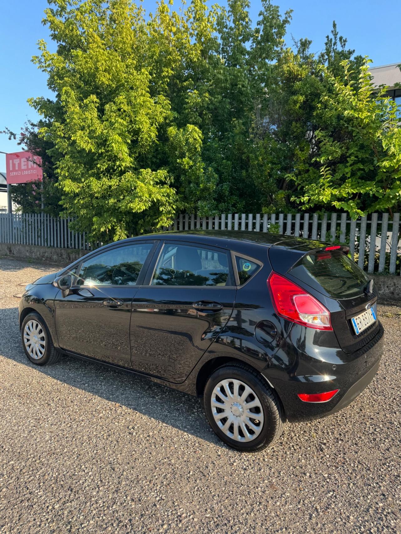 Ford fiesta 1.4 benzina. Gpl
