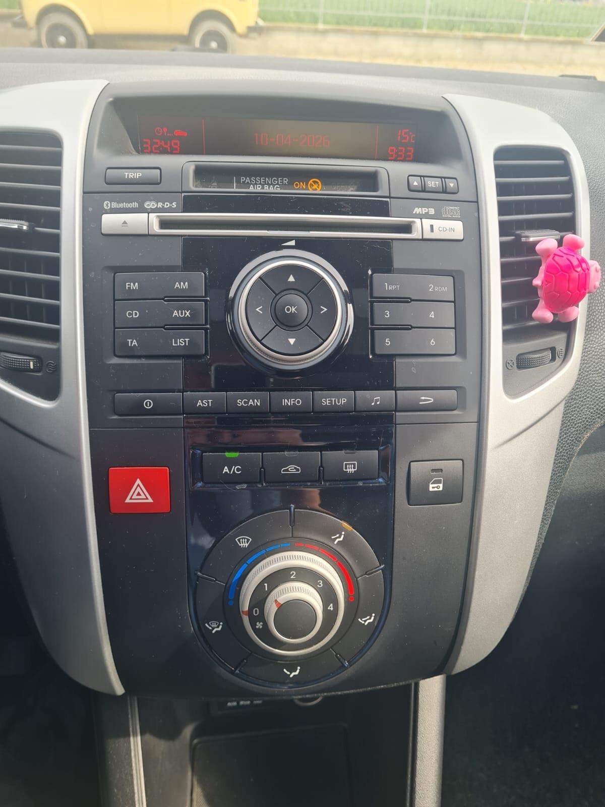Kia Venga 1.4 CRDi 90CV Cool + TETTO