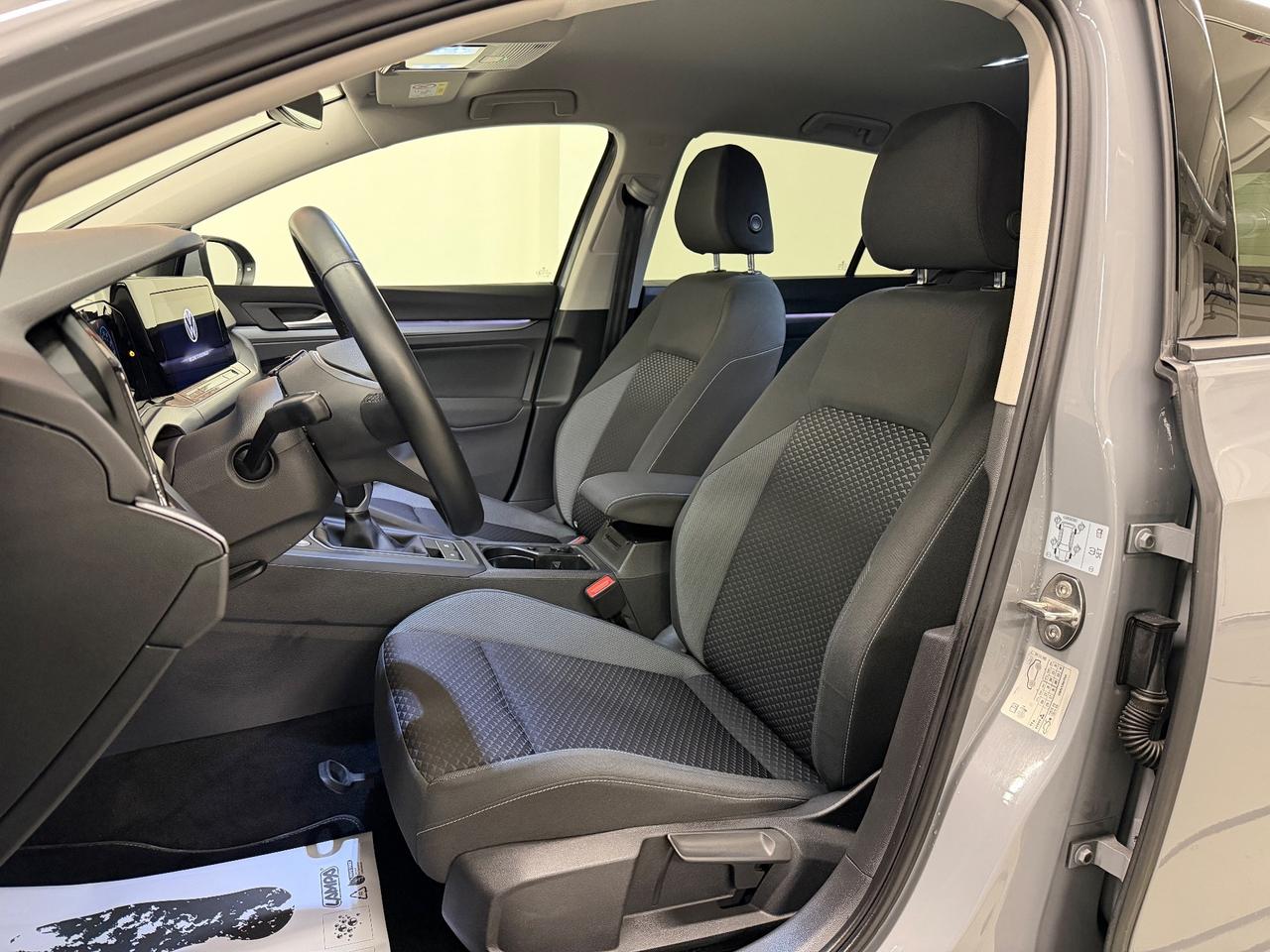 Volkswagen Golf 8 - ACTIVE - FULL OPTIONAL