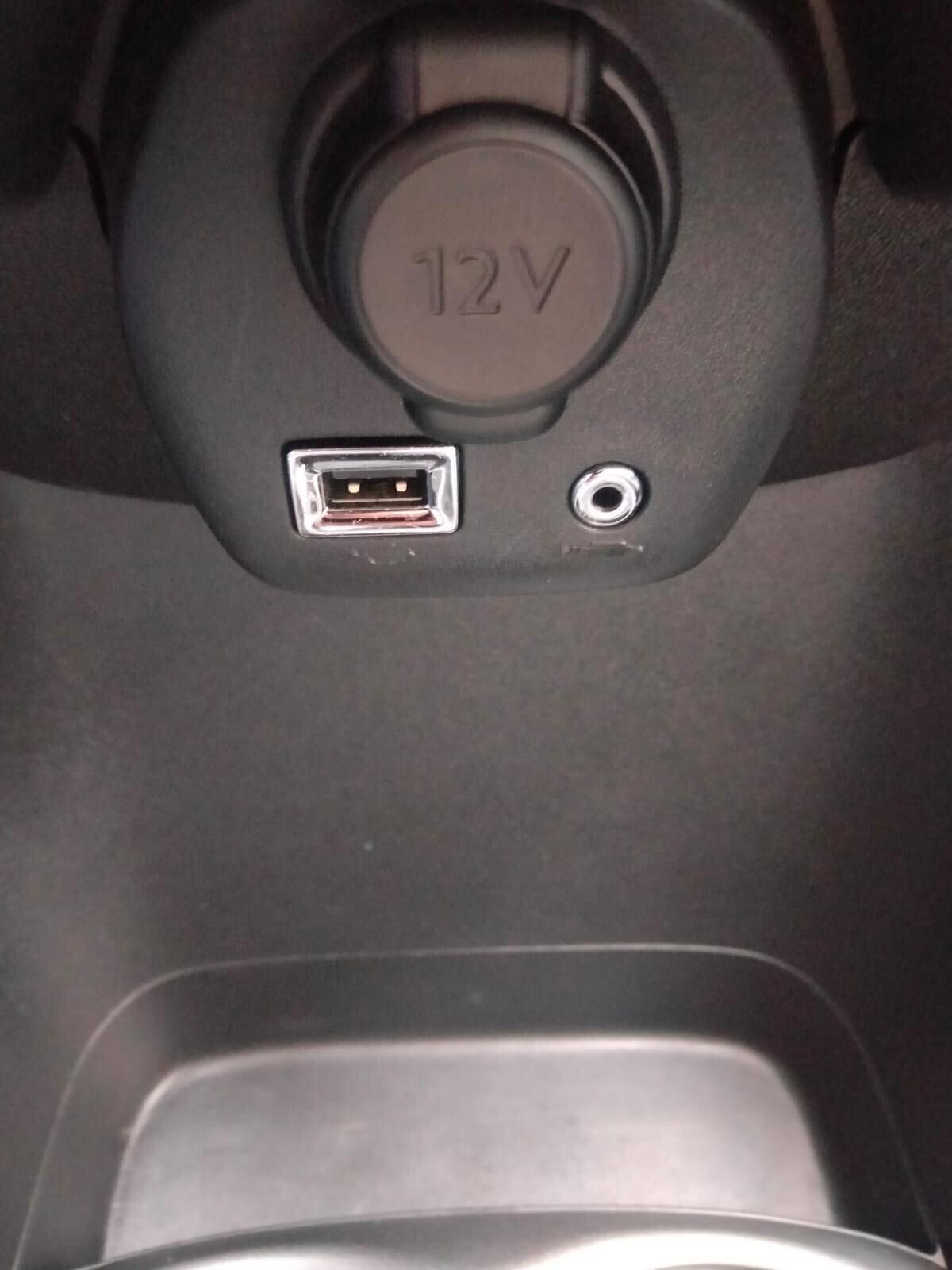 Toyota Aygo Connect 1.0 VVT-i 72 CV 5 porte x-wave