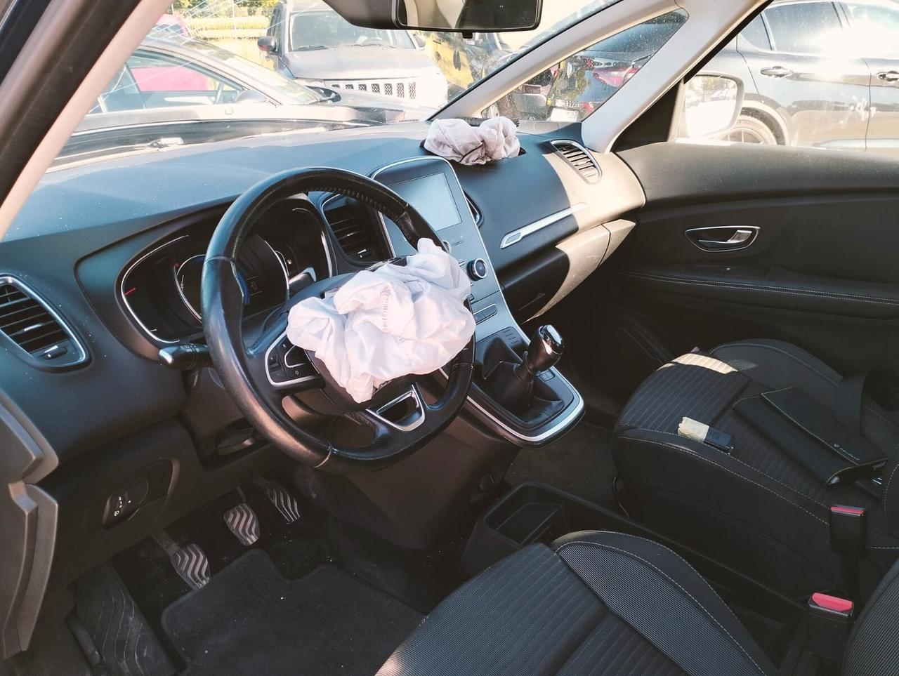 Renault Scenic dCi 95 CV - SINISTRATO