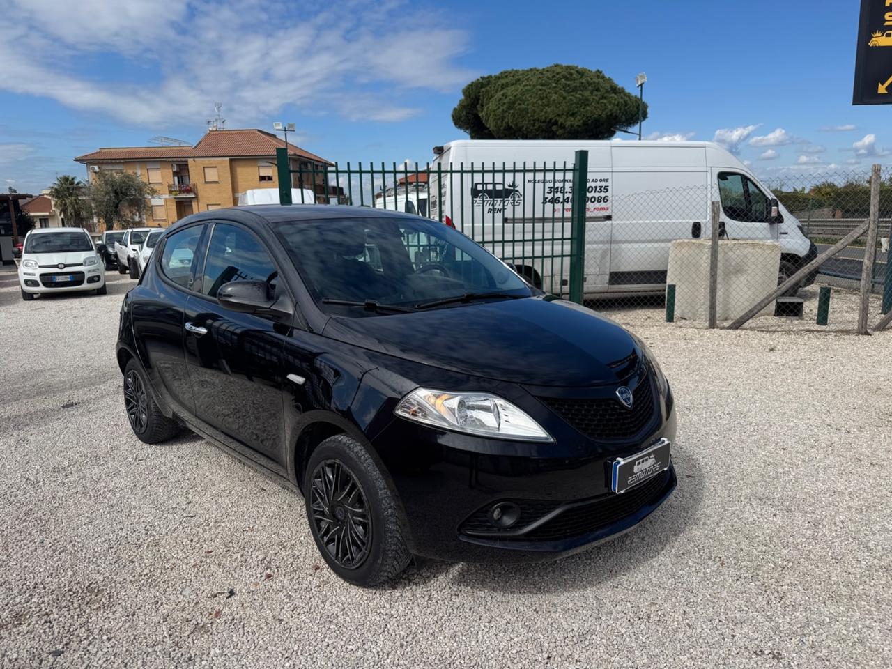 Lancia Ypsilon 1.0 Hibrid