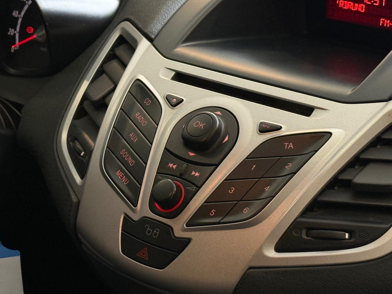 Ford Fiesta 1.2 BENZINA ANNO 2011 neopatentati