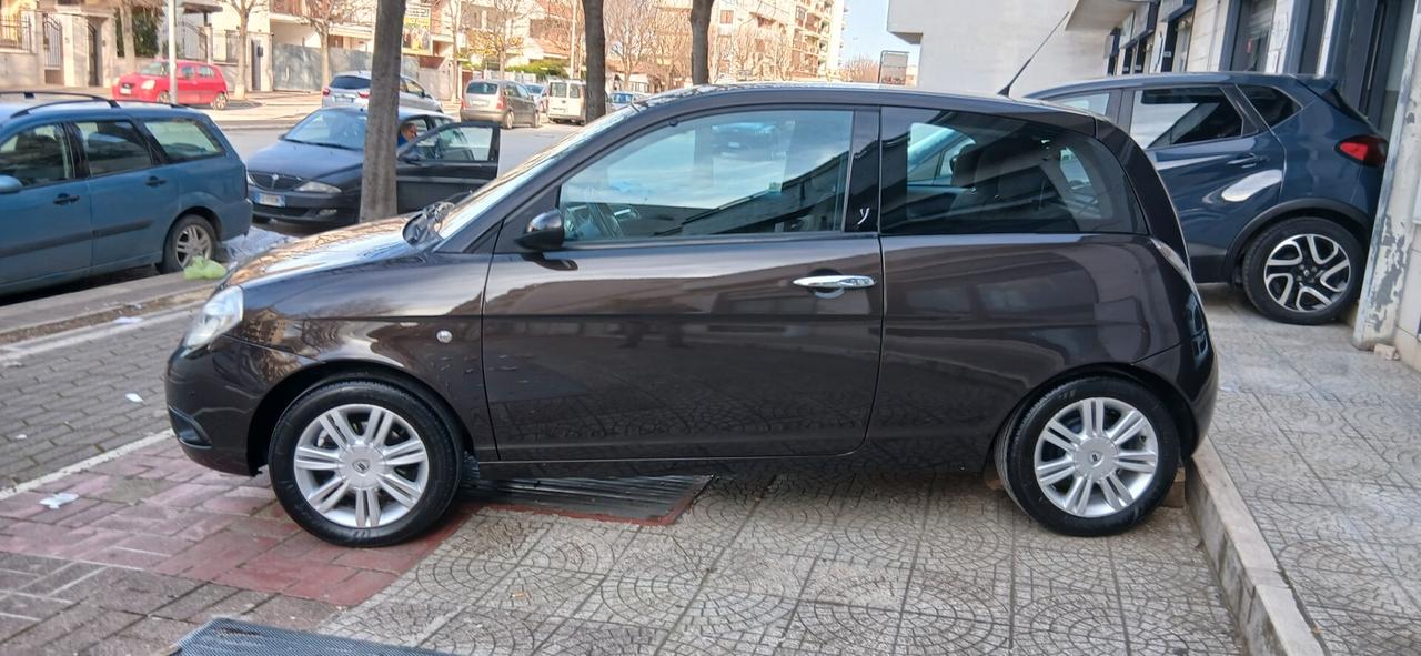 LANCIA YPSILON 1.2 PARI AL NUOVO