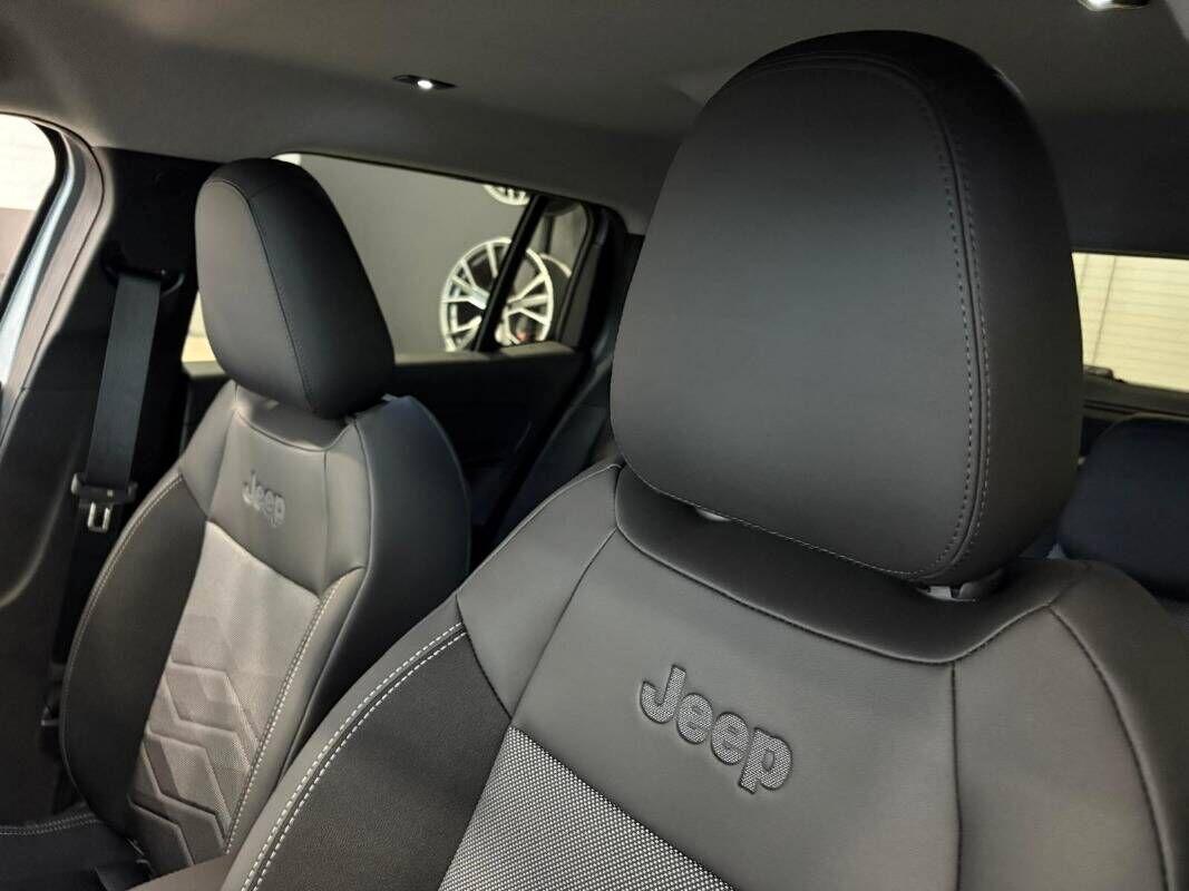 Jeep Avenger E-hybr.mhev Summit fwd 110cv edct6