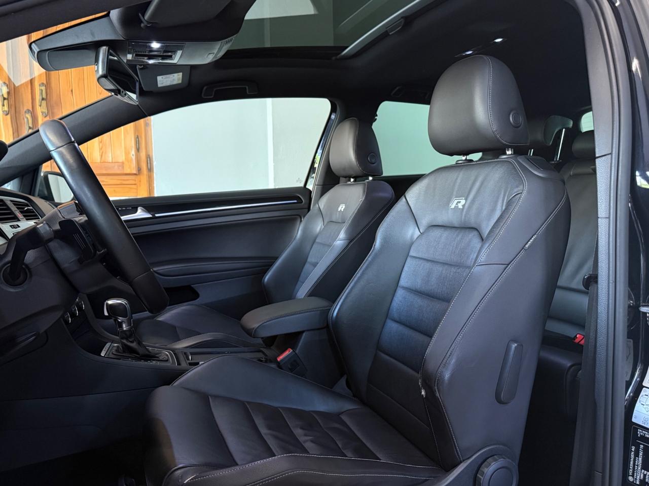 Volkswagen Golf R 2.0 DSG 3p. 300CV tetto apribile.