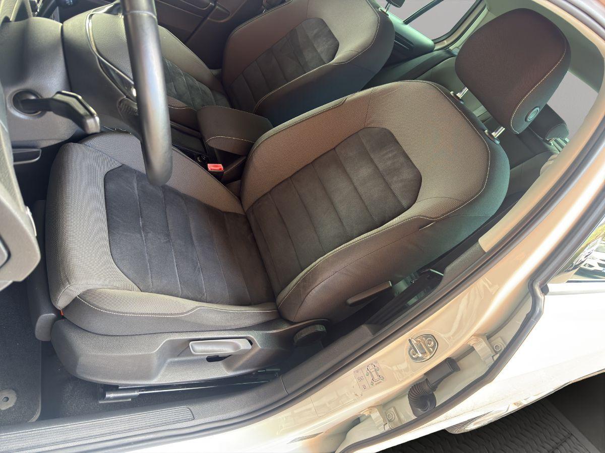 VOLKSWAGEN - Golf - 1.6 TDI 105cv 5p. Highline BlueMotion Technology