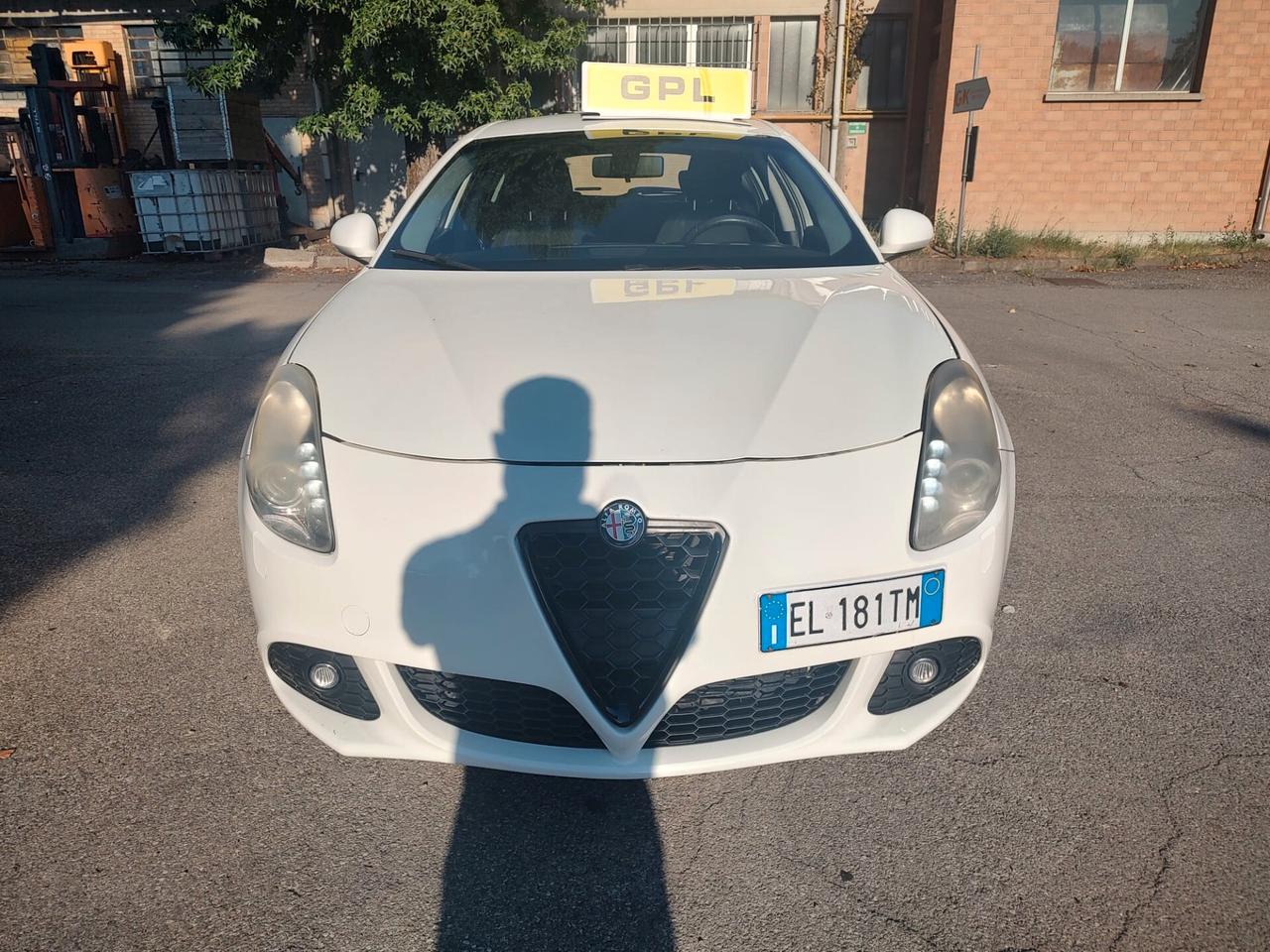 Alfa Romeo Giulietta 1.4 Turbo 120 CV BENZINA\ GPL CON SCADENZA 2032, OK NEOPATENTATI.