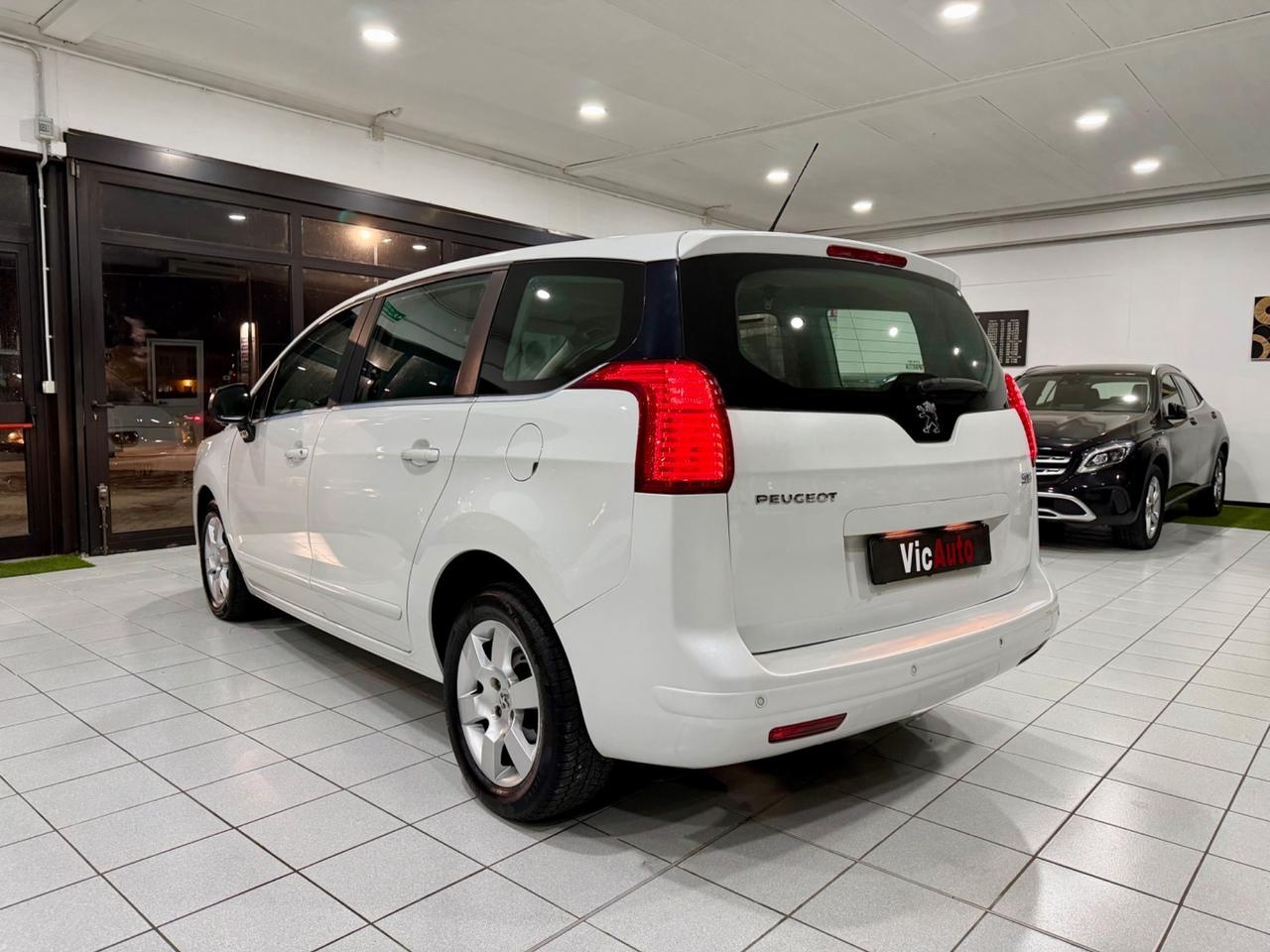 Peugeot 5008 1.6 e-HDi 112CV Stop&Start cambio robotizzato Family