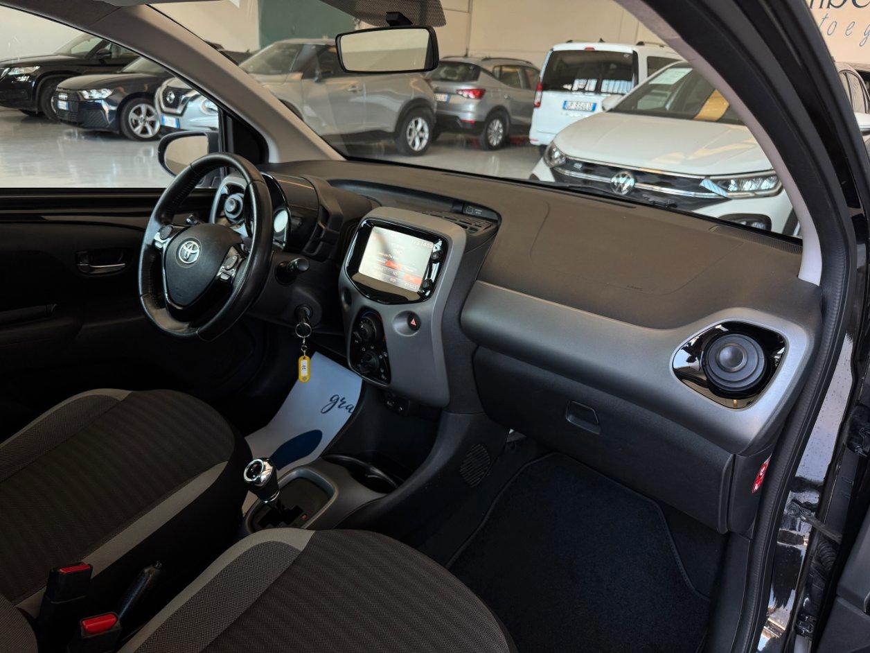 Toyota Aygo 5 Porte 1.0 x-business m-mt 72cv AUTOMATICA