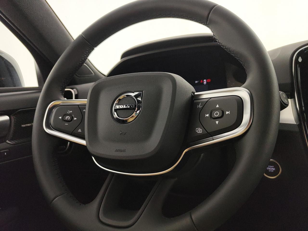 VOLVO XC40 2.0 b3 Plus Dark auto