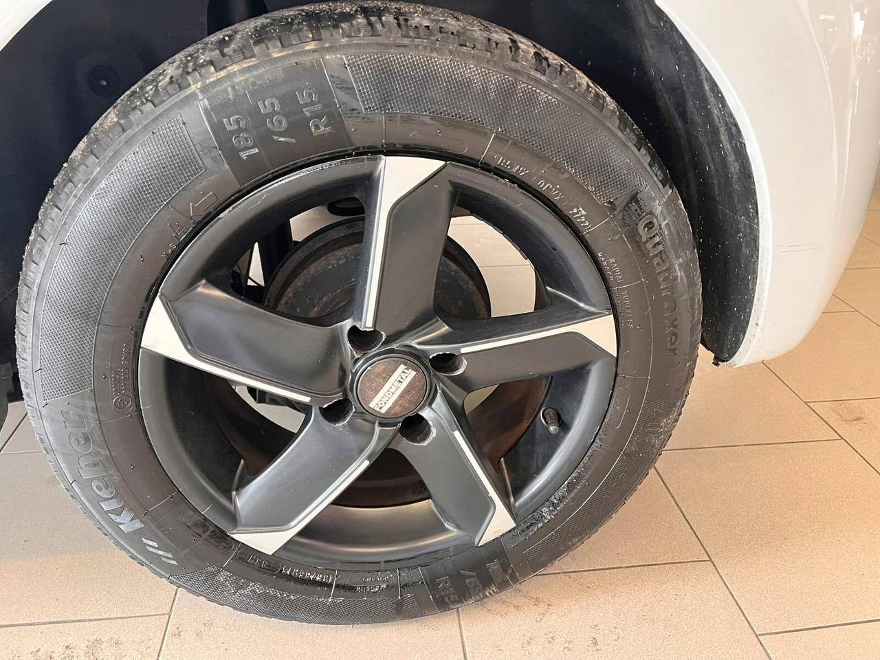 Peugeot 208 1.4 HDi 68 CV 5 porte Allure