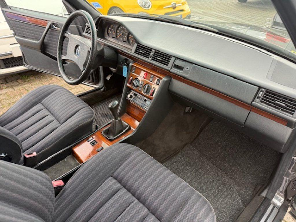 Mercedes-Benz 200 E #uniproprietario
